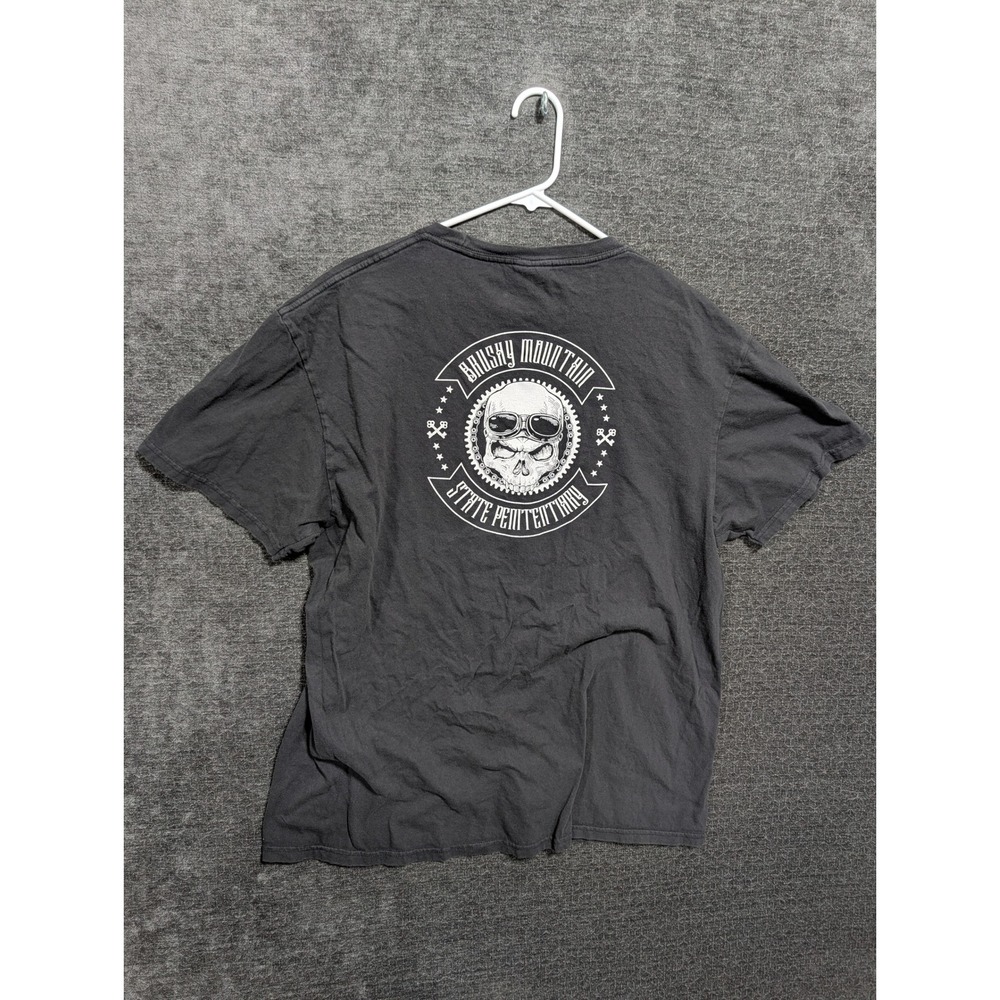 Port & Company Brushy Mountain State Penitentiary Skull Graphic T-Shirt 2XL Gray